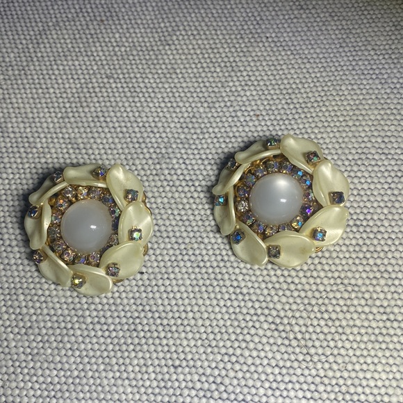 Miriam Haskell, aurora borealis clip on earrings🌺 - Picture 3 of 4